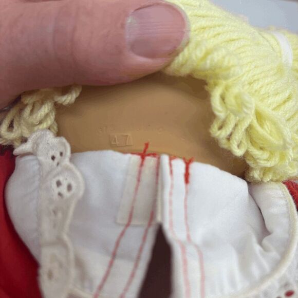 Vintage 80s Cabbage Patch Kid Blonde Blue Eyes Buck Teeth Dimples Red Outfit - Picture 10 of 11